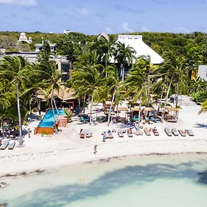 4* Hotel Nomads Hotel&beachclub